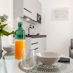 Stayeasy Crivelli - Stylish Studio, Duomo Walking アパート ミラノ