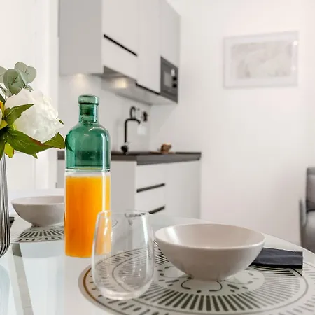 Stayeasy Crivelli - Stylish Studio, Duomo Walking Daire Milano
