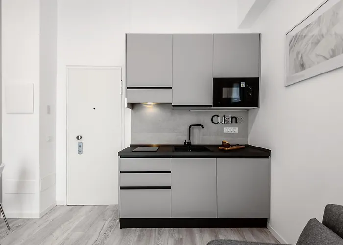 Stayeasy Crivelli - Stylish Studio, Duomo Walking 아파트